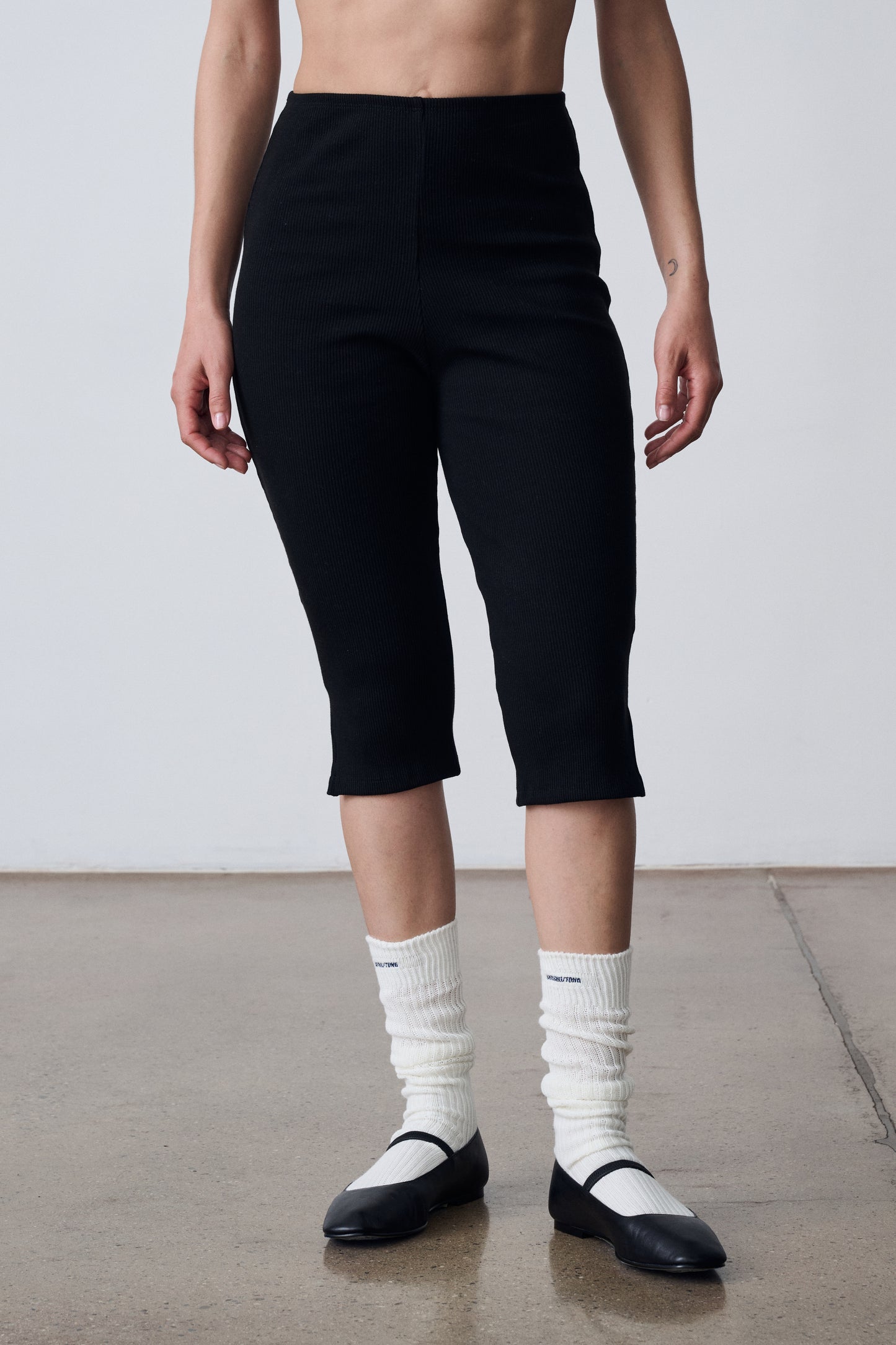 The Ribbed Knit Crop Pant - Black