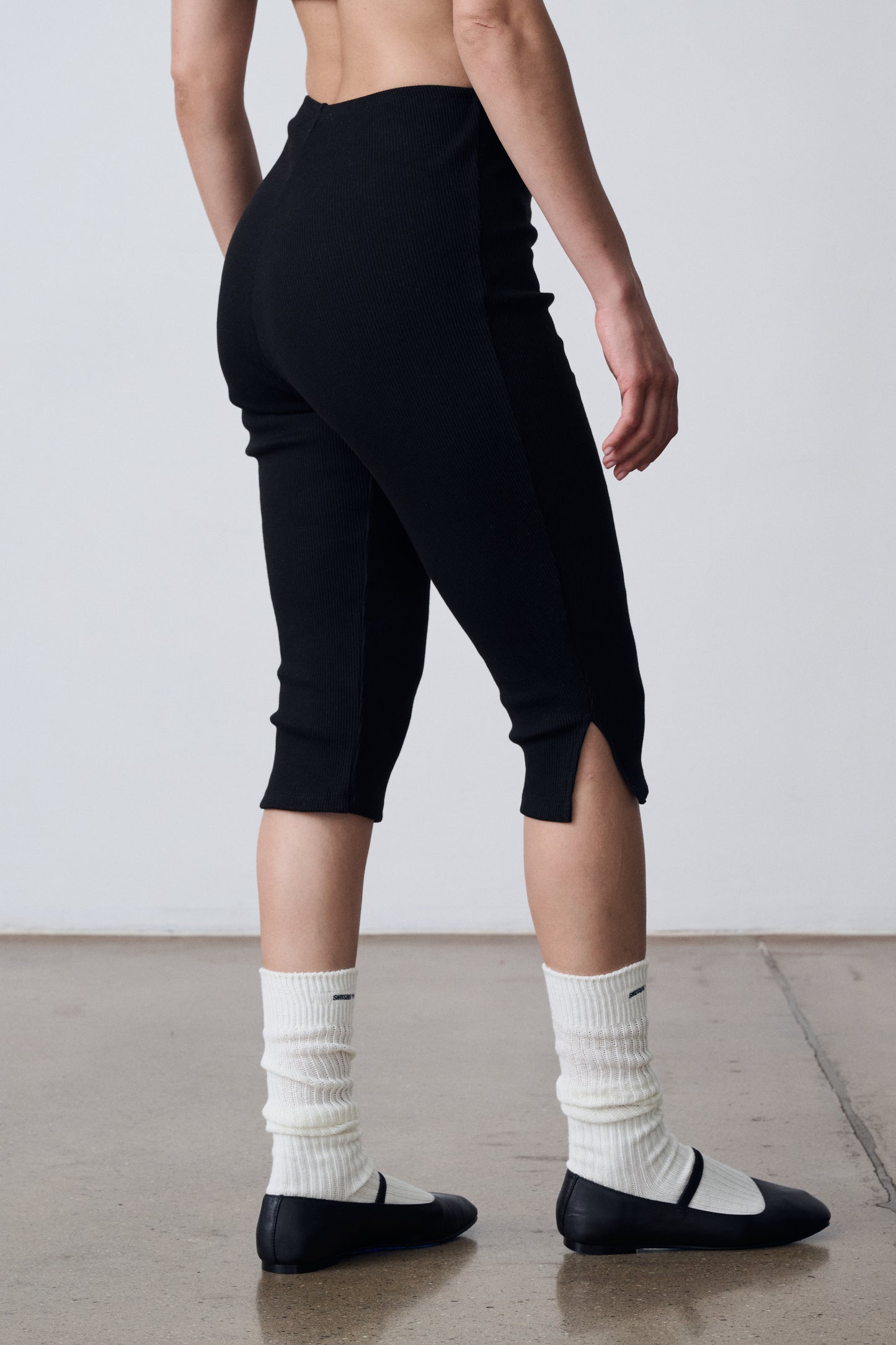 The Ribbed Knit Crop Pant - Black